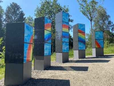 Glaskunst Urnenstelen-Ensemble Friedhof Schalksmühle-Wippekühl